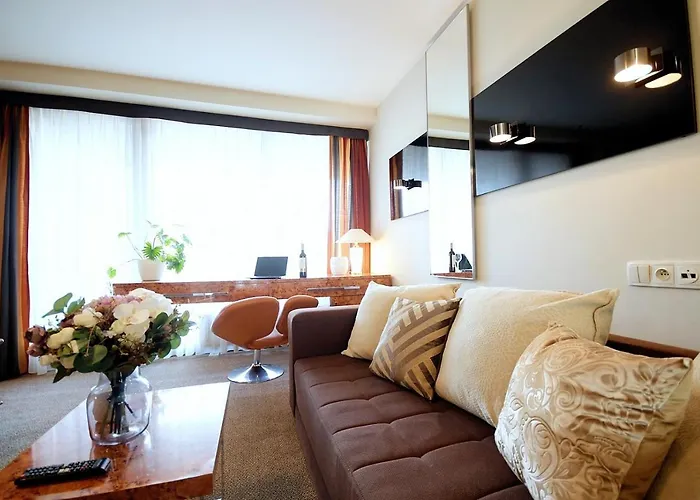 313 W Pieciogwiazdkowym Royal Tulip Plaza 200 M Dobruk *